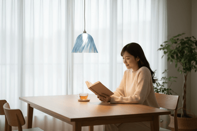 Lustre Fleur de Brume: éclat floral suspendu - Racines Sauvages